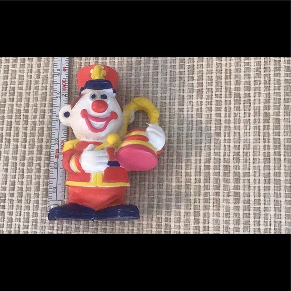Vintage 1981 Mego Corp Clown Figurine, 2 1/4” - Picture 13 of 13